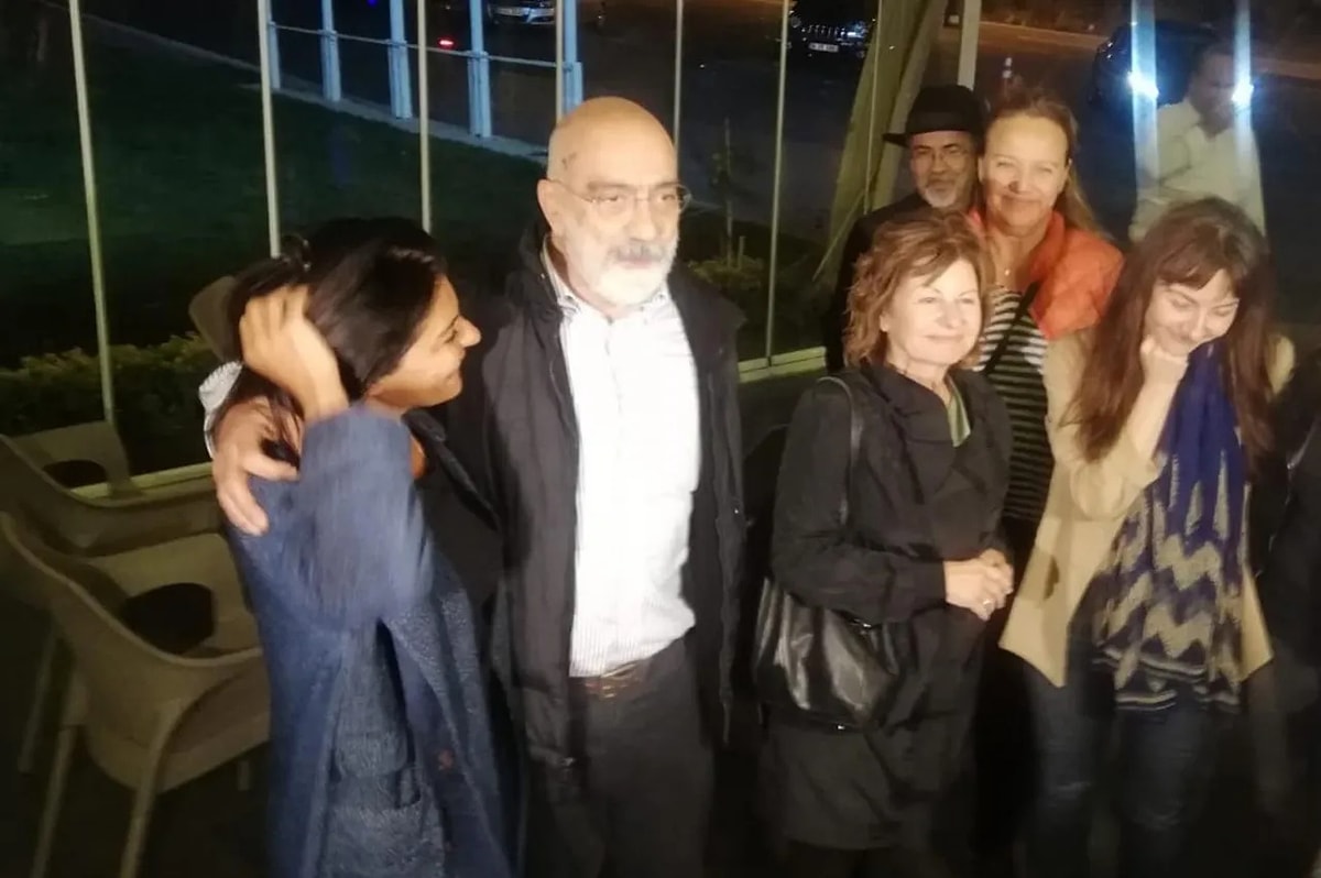 Yazar Ahmet Altanin Esi Gulnur Altan Kimdir Neden Vefat Etti (1)