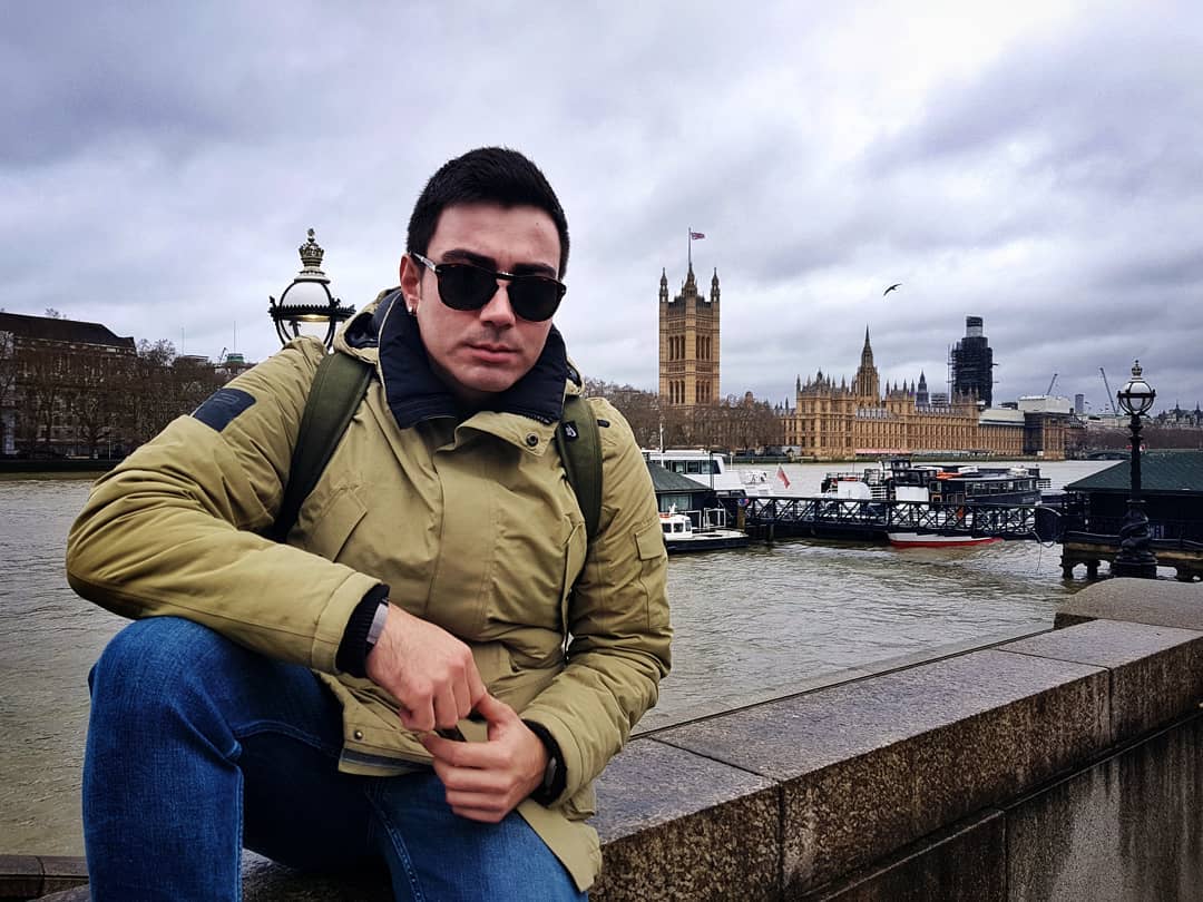 Ali Onur Tosun Kimdir Gulbin Tosun Ile Kardes Mi (2)
