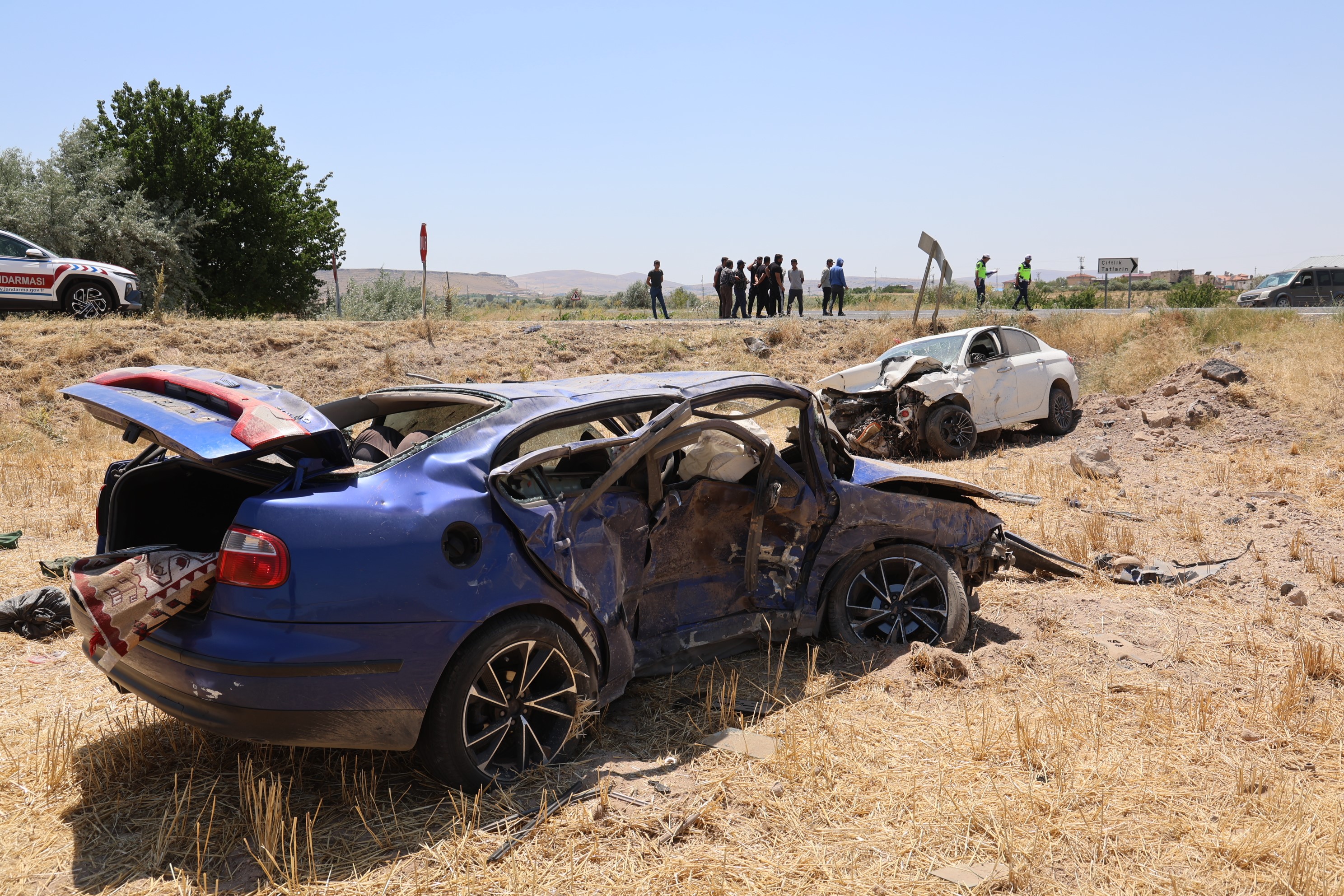 Carpisan Otomobiller Tarlaya Uctu Olu Ve Yarali Var (3)