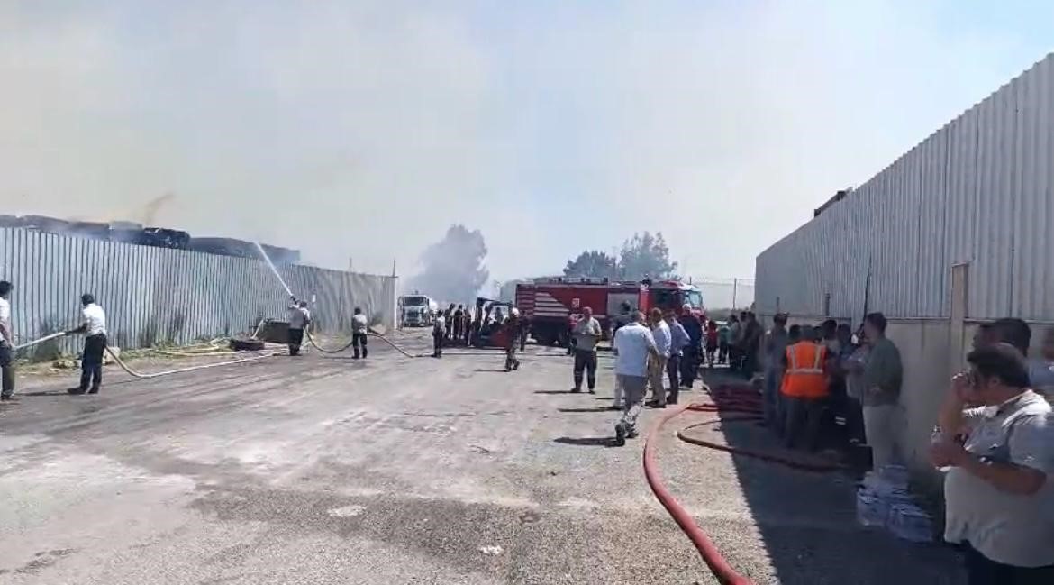 Dumanlar Bolgeye Yayildi Torbali Kagit Fabrikasinda Yangin (2)