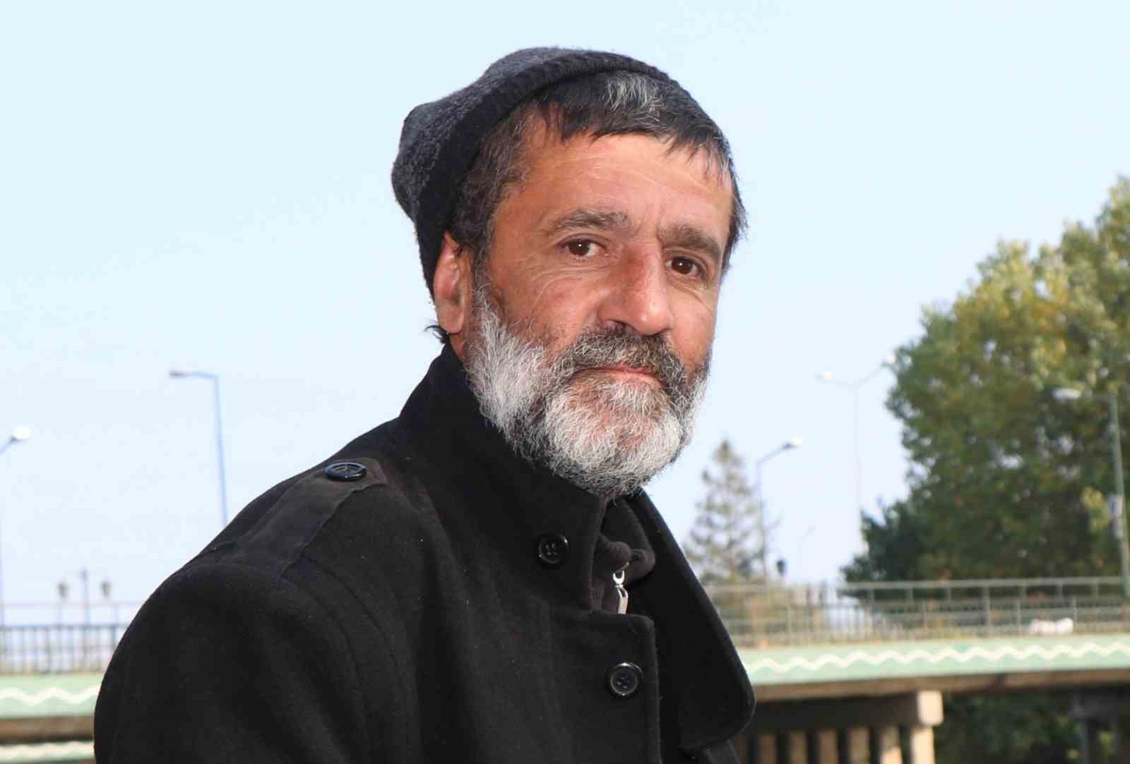 Farelerle Dostlugu Ile Haberlere Konu Olan Kisi Otobus Duraginda Olu Bulundu (1)
