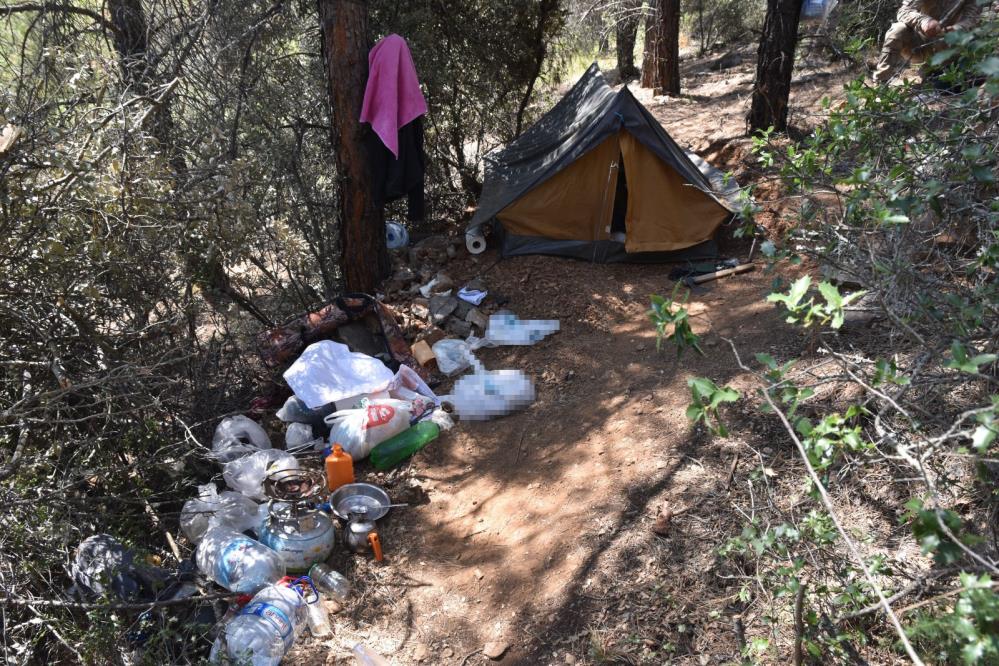 Firari Hukumlu 7 Ay Sonra Ortaya Cikti Ormanda Hayvan Derisinden Giysi Dikip Saklanmis (1)