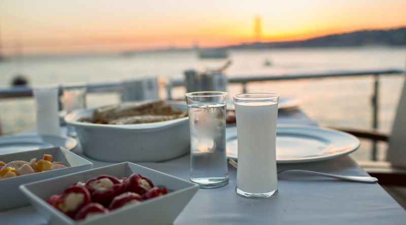 Raki Buzlukta Saklanir Mi Raki Kapagi Acildiktan Sonra Ne Kadar Surede Tuketilm