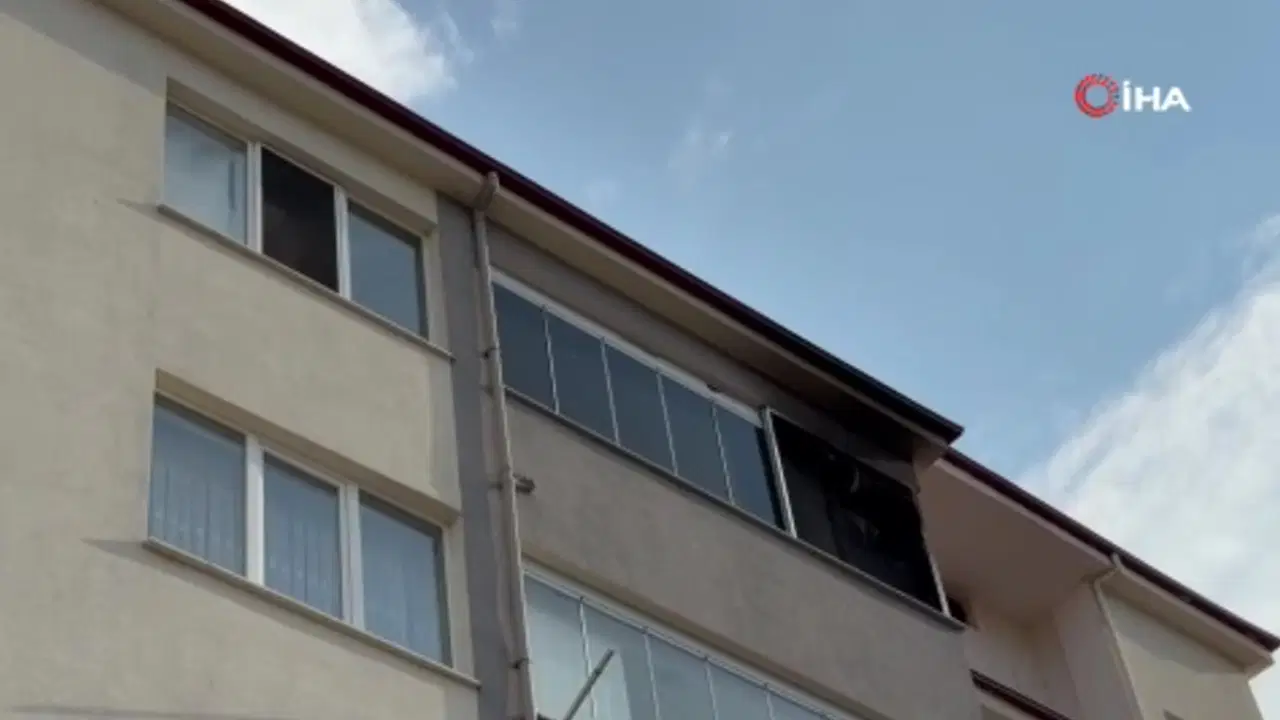 Cezaevinden Izinli Cikti Dehset Sacti Bosanma Surecindeki Esinin Evini Atese Verdi 2 Olu 2