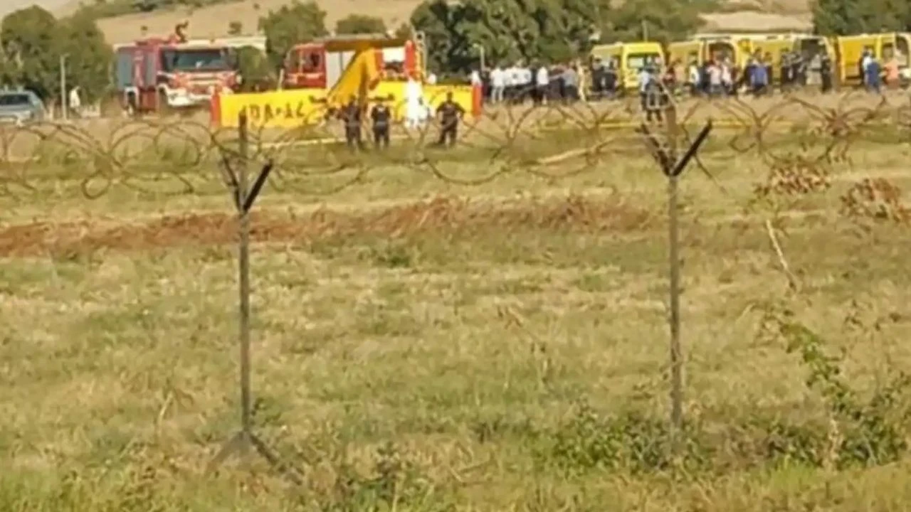 Cezayirde Orman Yanginlari Denetlemek Icin Havalanan Ucak Dustu 4 Olu