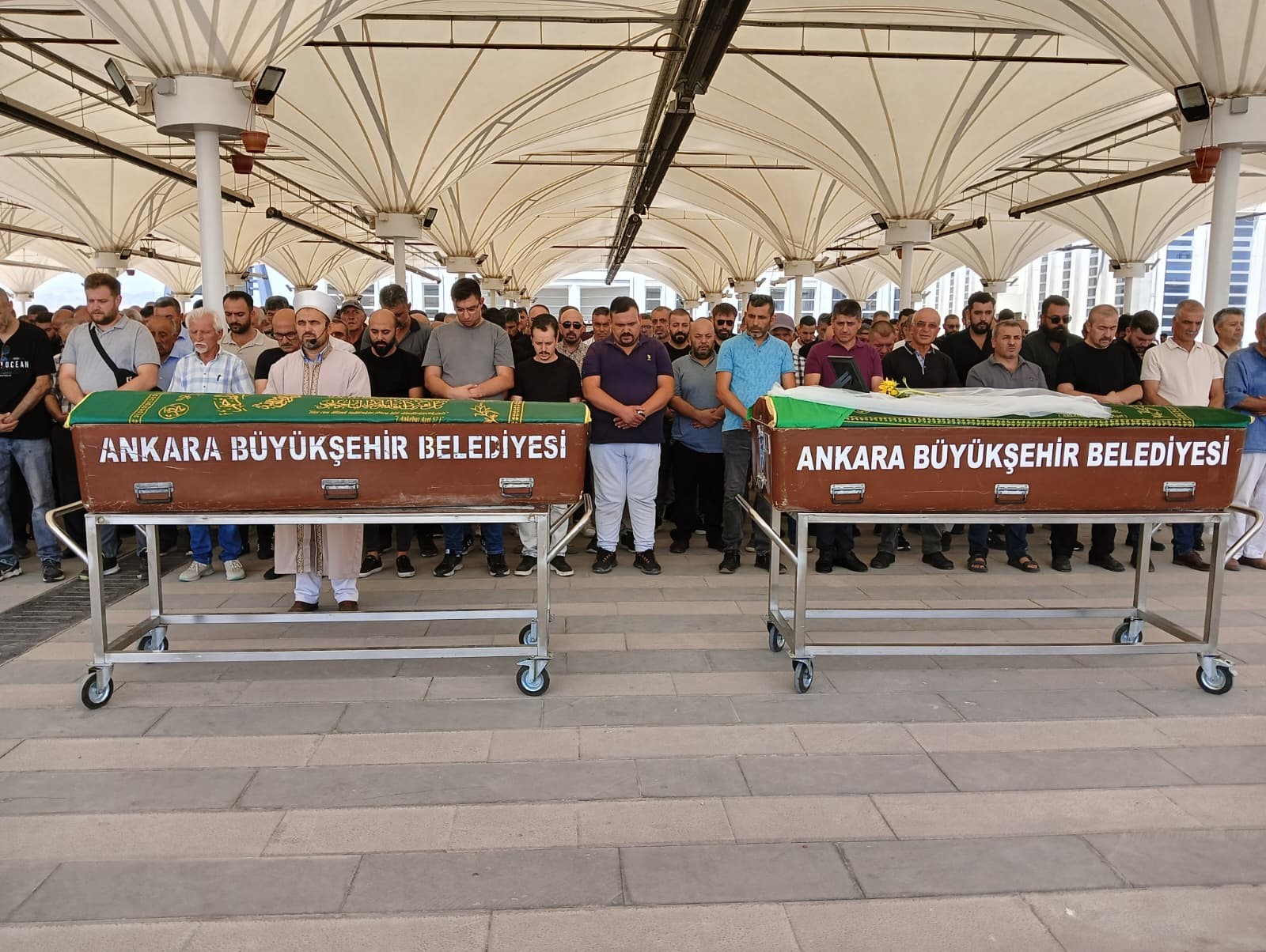 Kan Donduran Cinayet 15 Yasindaki Kiz Cocugu 26 Yasindaki Kadini Yastikli Bogarak Oldurdu (2)