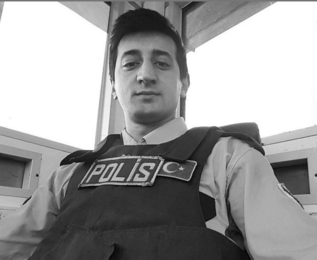 Polis Memuru Kahraman Ozturk Hayatini Kaybetti (2)