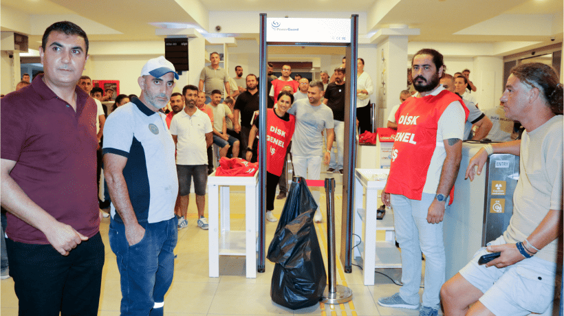 Bucada Maas Alamayan Isciler Belediye Binasini Isgal Etti