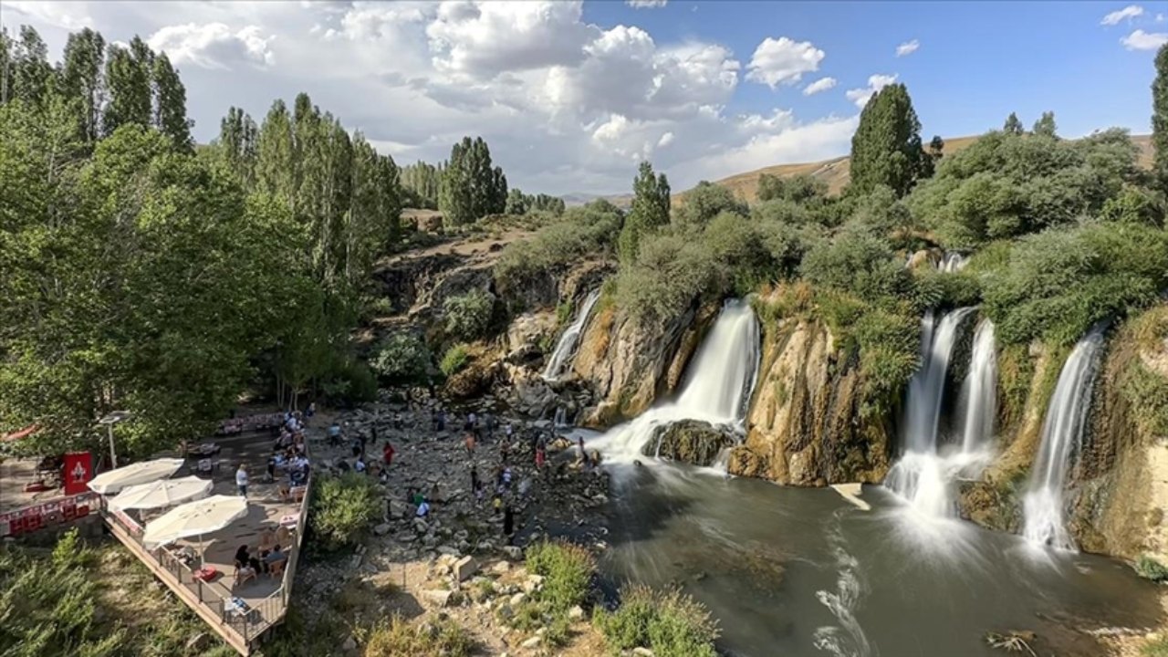 Muradiye Şelalesi
