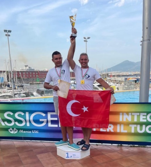 Sinirlari Kulacladi Otizmli Sporcu Tuna Tunca Engelleri Yuzerek Asti (2)