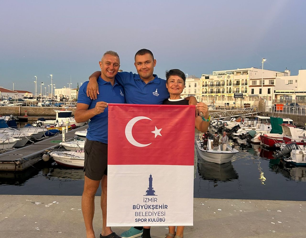 Sinirlari Kulacladi Otizmli Sporcu Tuna Tunca Engelleri Yuzerek Asti (4)