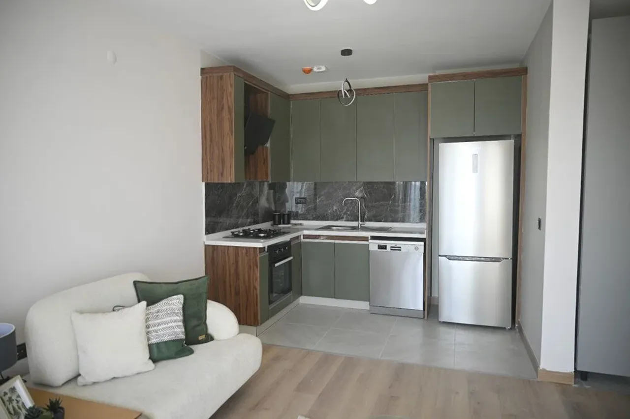 Konutların çevresinde oturma alanları, çocuk oyun parkları ve otopark gibi sosyal donatılar yer alacak. Projenin bu yönü, ailelerin yaşam kalitesini artırmayı hedefliyor.