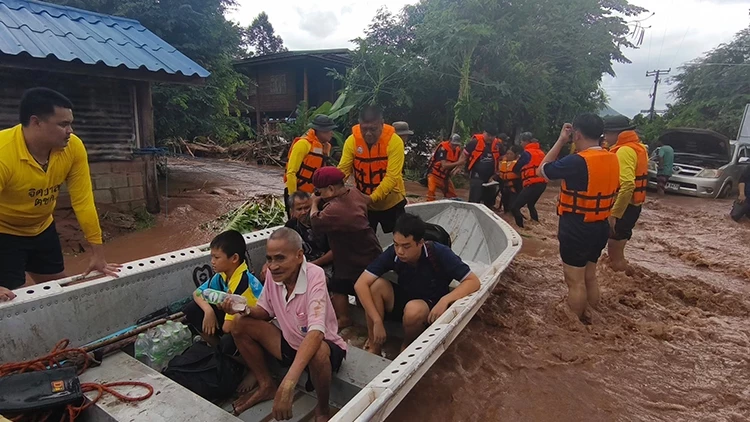 Filipinlerde 69 Buyuklugunde Deprem Can Kaybi 72Ye Yukseldi