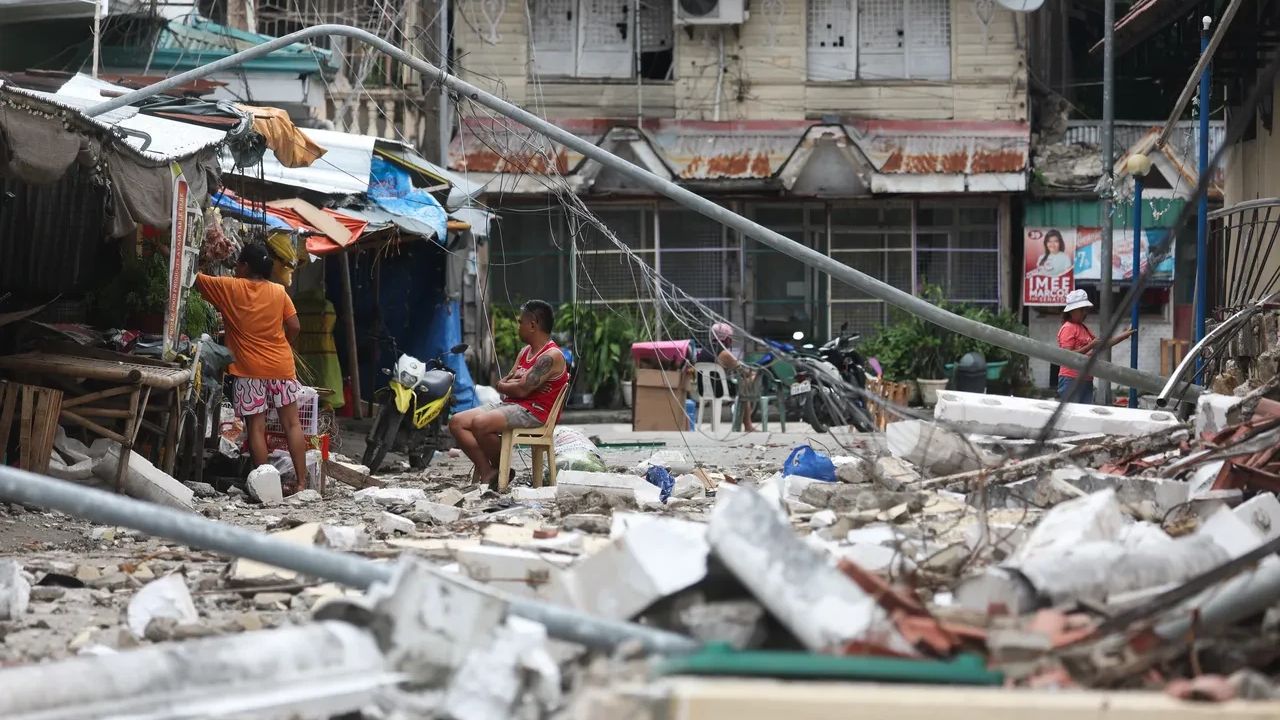 Filipinleri Vuran 69 Buyuklugundeki Depremin Bilancosu Artiyor Cok Sayida Can Kaybi Var (2)