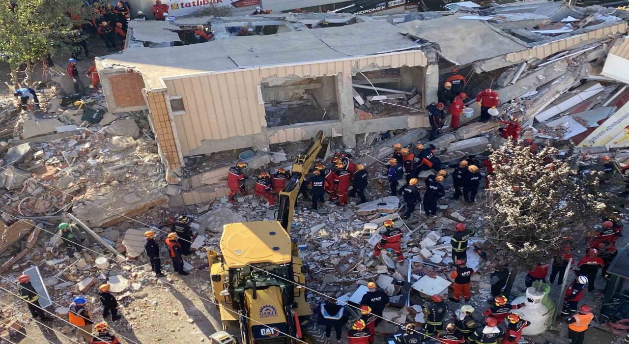 Gebzede Coken Binada Enkaz Altinda Kalan Emine Bilir Kimdir