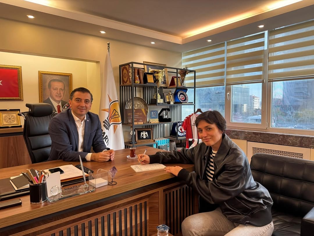 Id Menajerlik Sirketi Reklam Muduru Gulsun Isikli Kimdir (2)