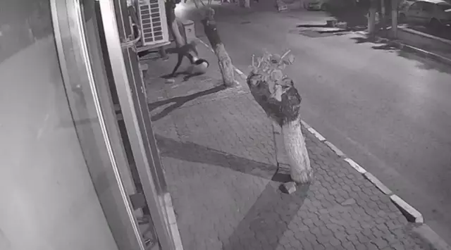 Izmir Kemalpasada Genc Kadini Bicaklayan Saniga Agir Ceza (2)