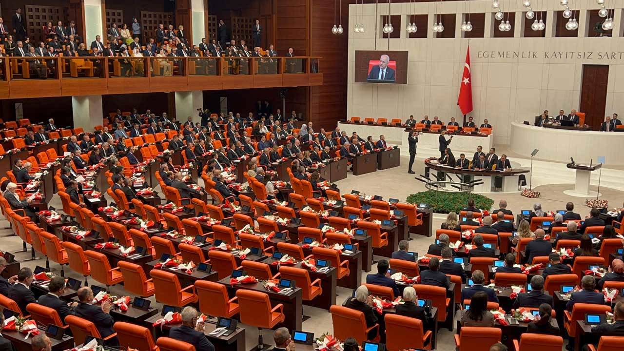 Meclis Aciliyor Chp Siralari Bos Kaldi