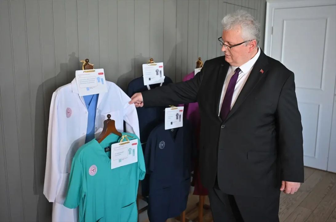 Saglik Calisanlarinin Kiyafetlerinde Yeni Donem 1 Hazirandan Itibaren Zorunlu Olacak