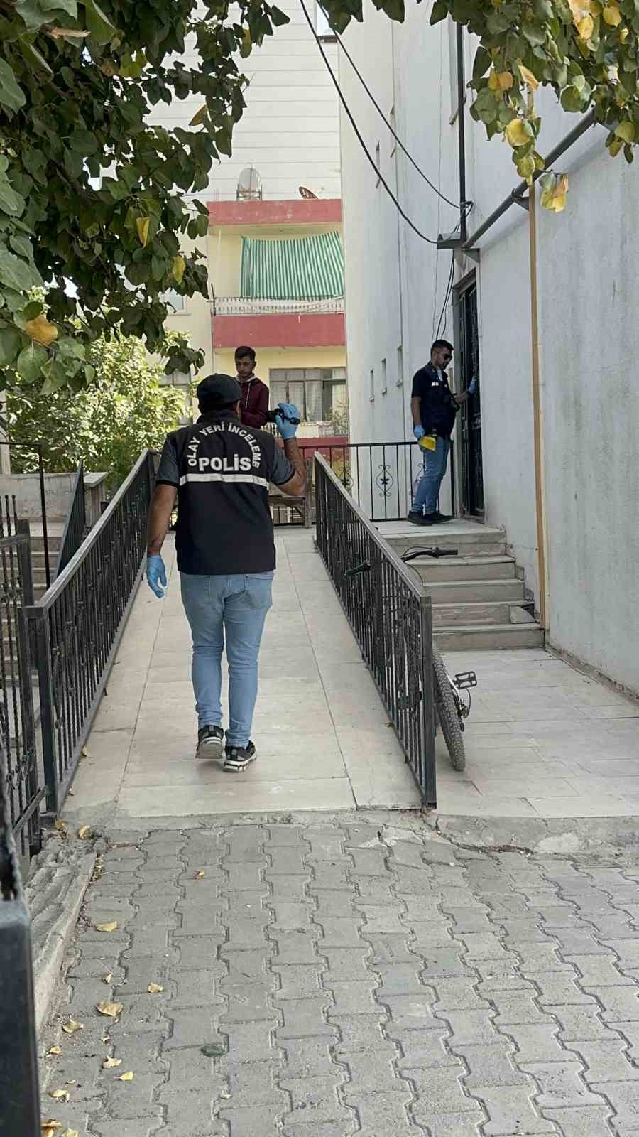 84 Yasindaki Kadinin Cansiz Bedeni Mutfaginda Bulundu (2)