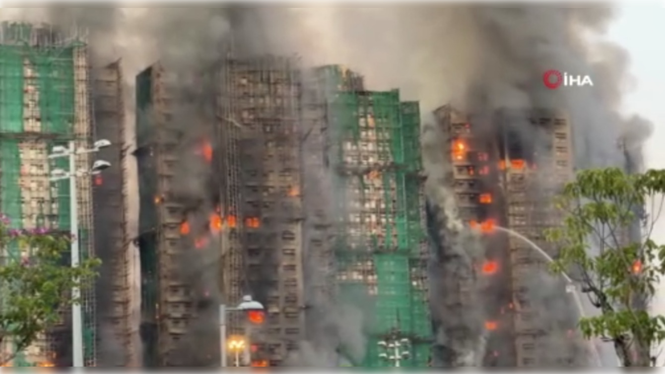 Hong Kongda 31 Katli Binada Yangin Cikti 4 Olu Cok Sayida Yarali Var