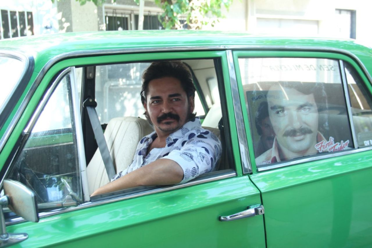 Izmirde Arabesk Nostaljisi Ferdi Tayfur Temali Cay Ocagi Ilgi Topluyor (2)