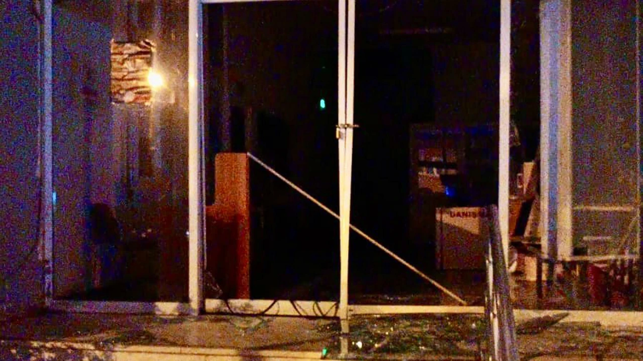 Izmirde Kiraz Belediyesine Tasli Saldiri Baskandan Dikkat Ceken Aciklama-1