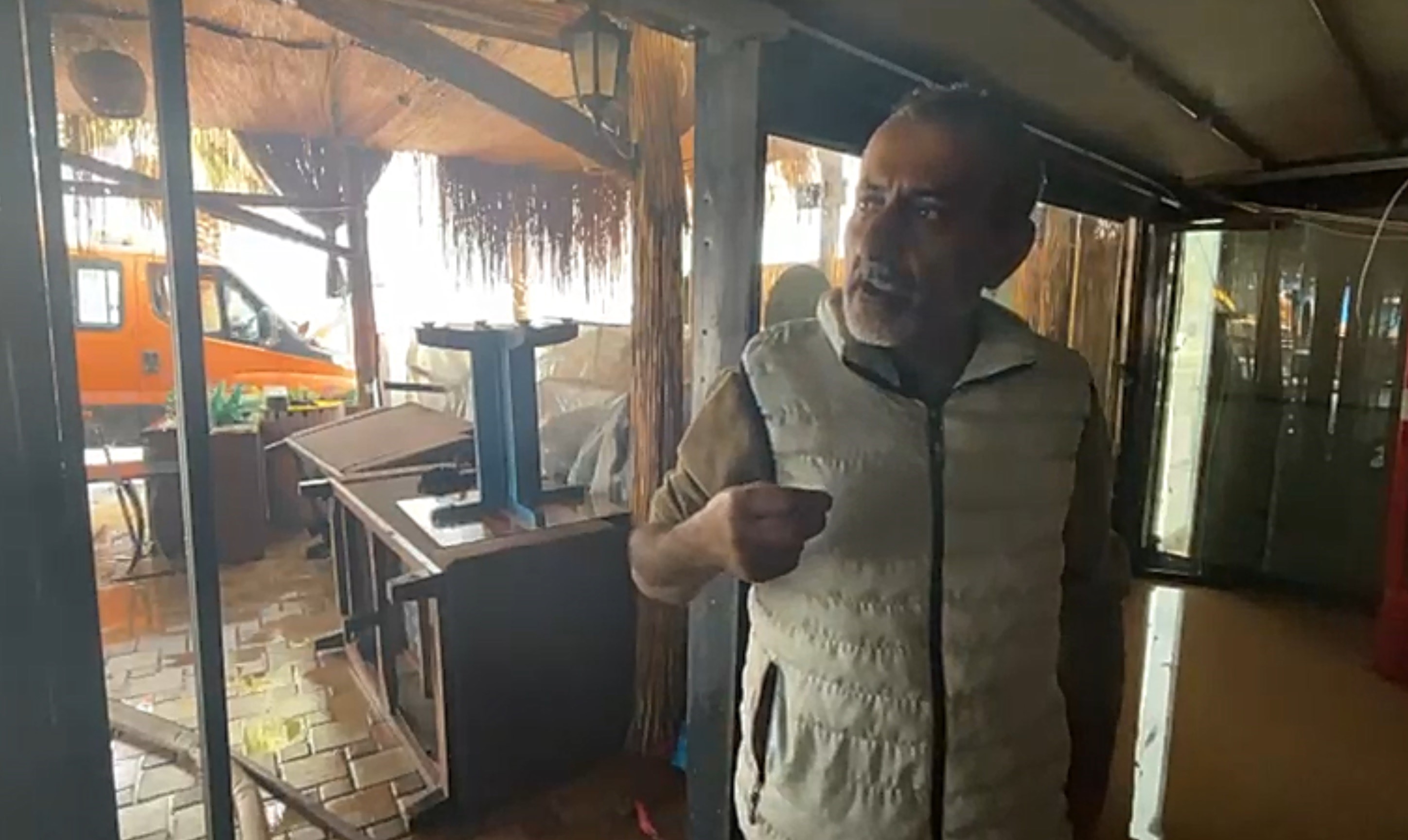 Izmirde Saganak Yagis Hayati Felc Etti Esnaftan Izsuya Tepki (1)