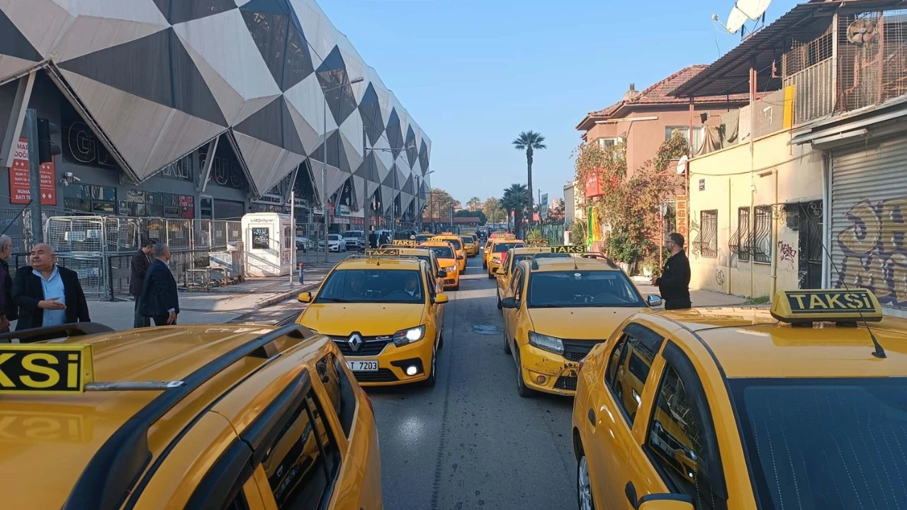 Izmirde Taksiciler Korsan Tasimaciliga Karsi Kontak Kapatti