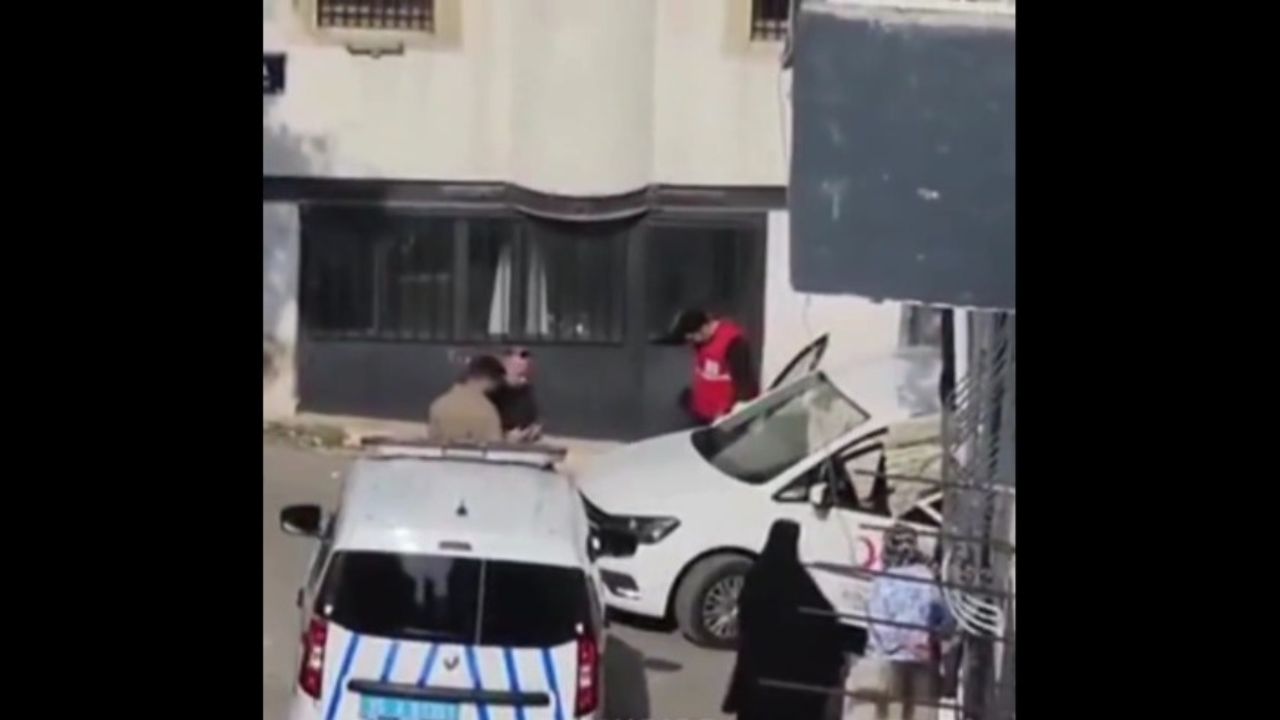 Izmirde Yemek Dagitan Kizilay Aracina Silahli Saldiri