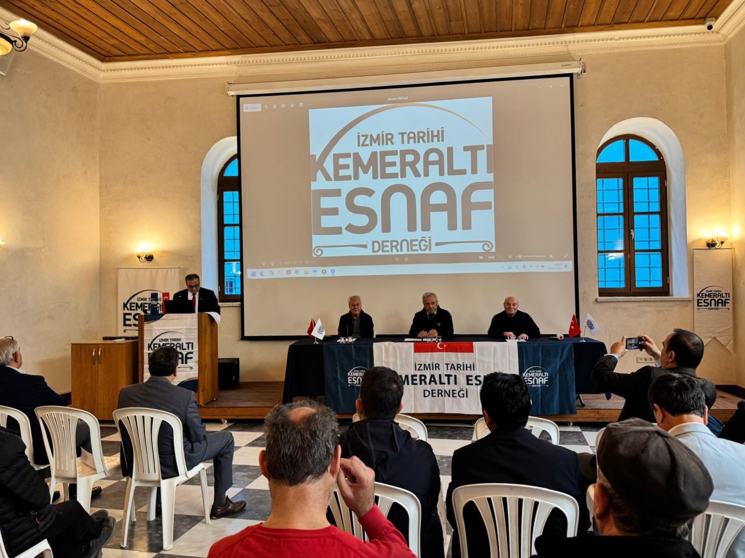 Kemeralti Esnaf Derneginde Semih Girgin Yeniden Baskan (1)