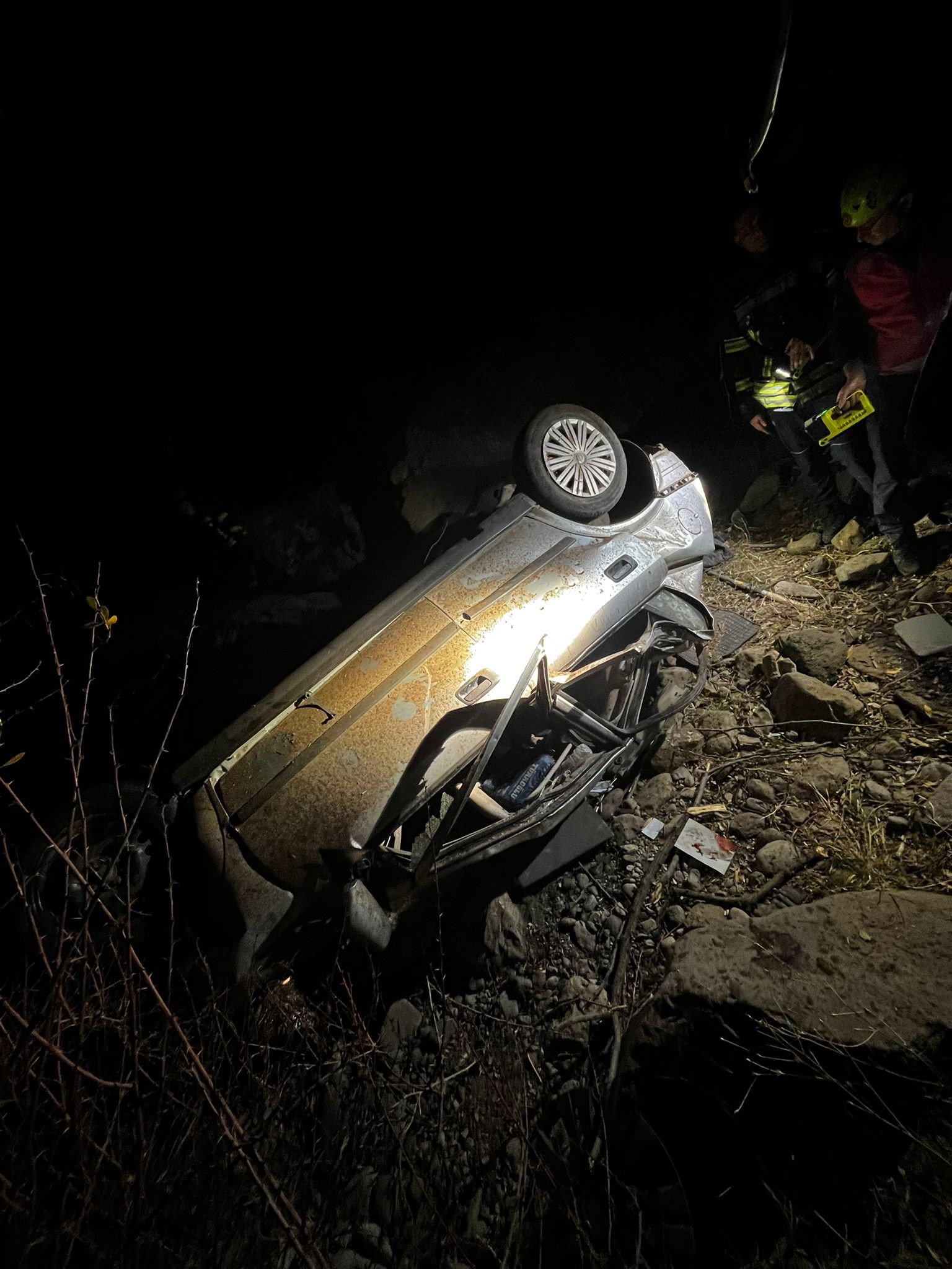 Kontrolden Cikan Otomobil 200 Metre Yukseklikten Uctu 1 Olu (1)