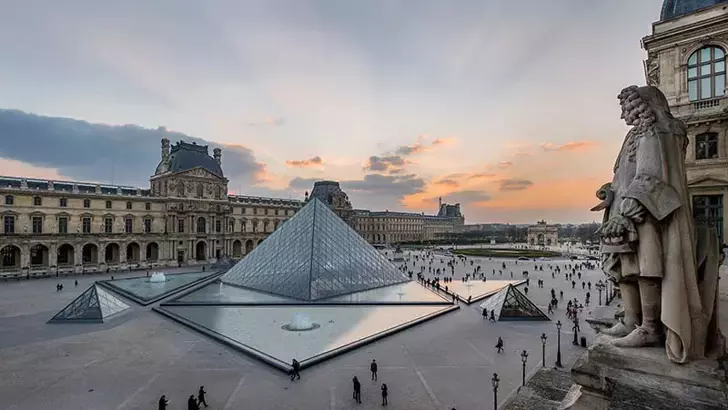 Louvre Muzesi Soyguncusu Sosyal Medya Fenomeni Cikti (2)
