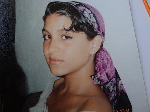 Mavi Sacli Kiz Kitabinin Yazari Kim Burcak Cerezcioglu Kimdir (1)