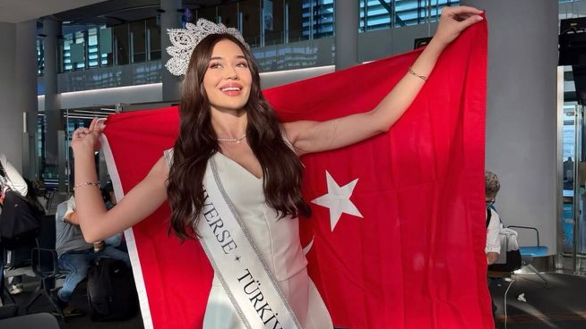 Miss Universe Turkiye Temsilcimiz Ceren Arslan Icin Nasil Nereden Oy Verilir