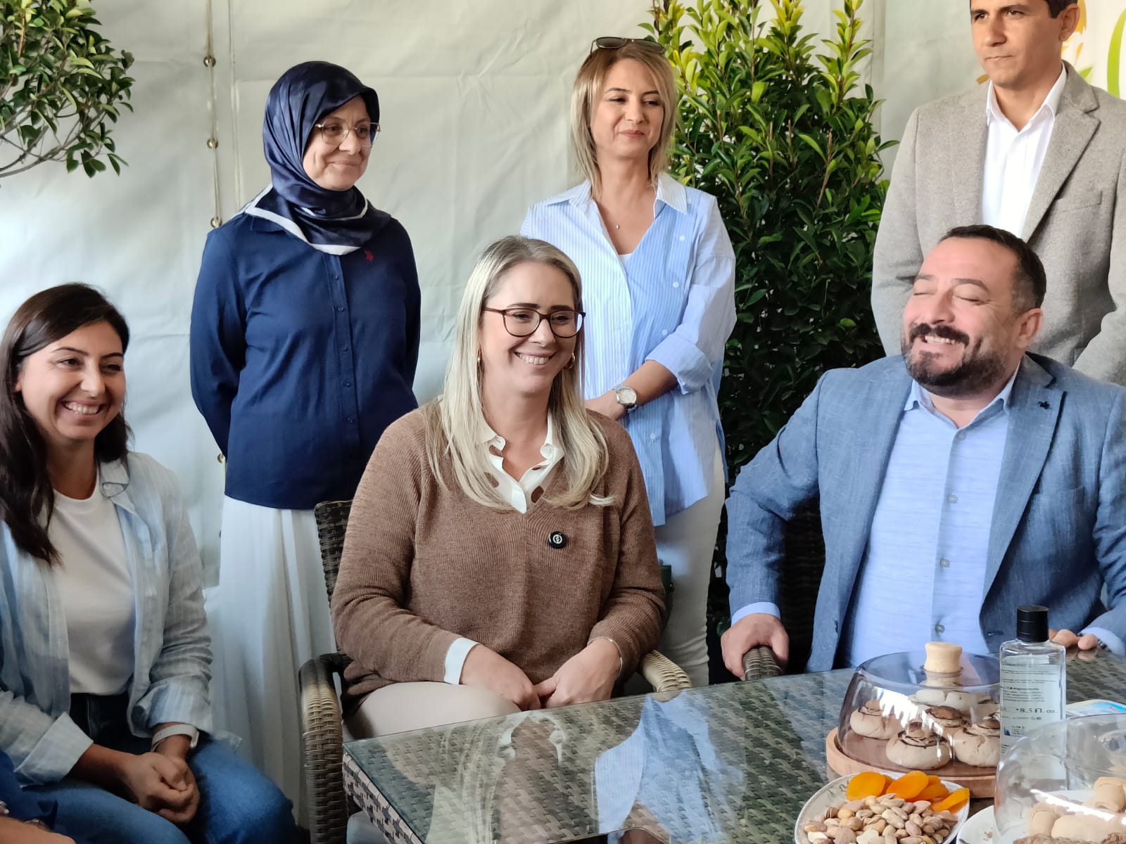 Odemis Fuarinda Ak Parti Ve Chp Arasinda Gulduren Diyalog (2)