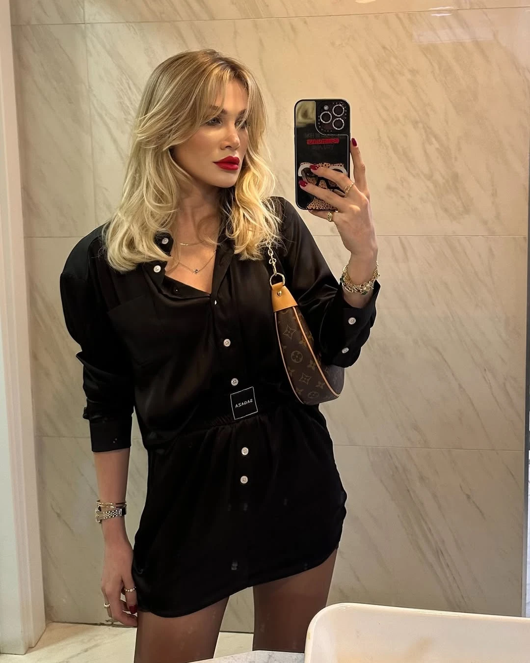 Sosyal Medya Fenomeni Yasemin Nur Ari Kimdir (2)