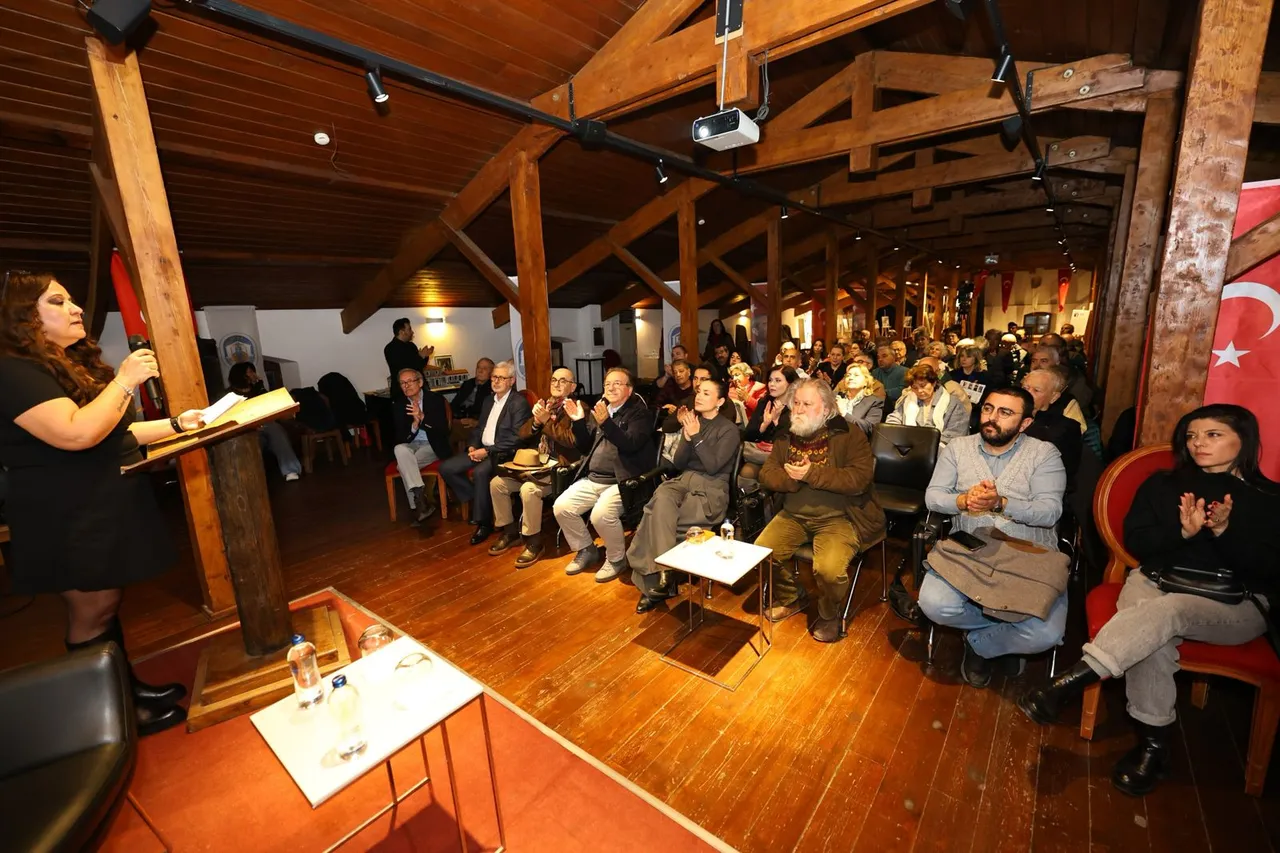 9 Izmir Mizah Festivali Ustalari Efes Selcukta Bulusturdu (1)