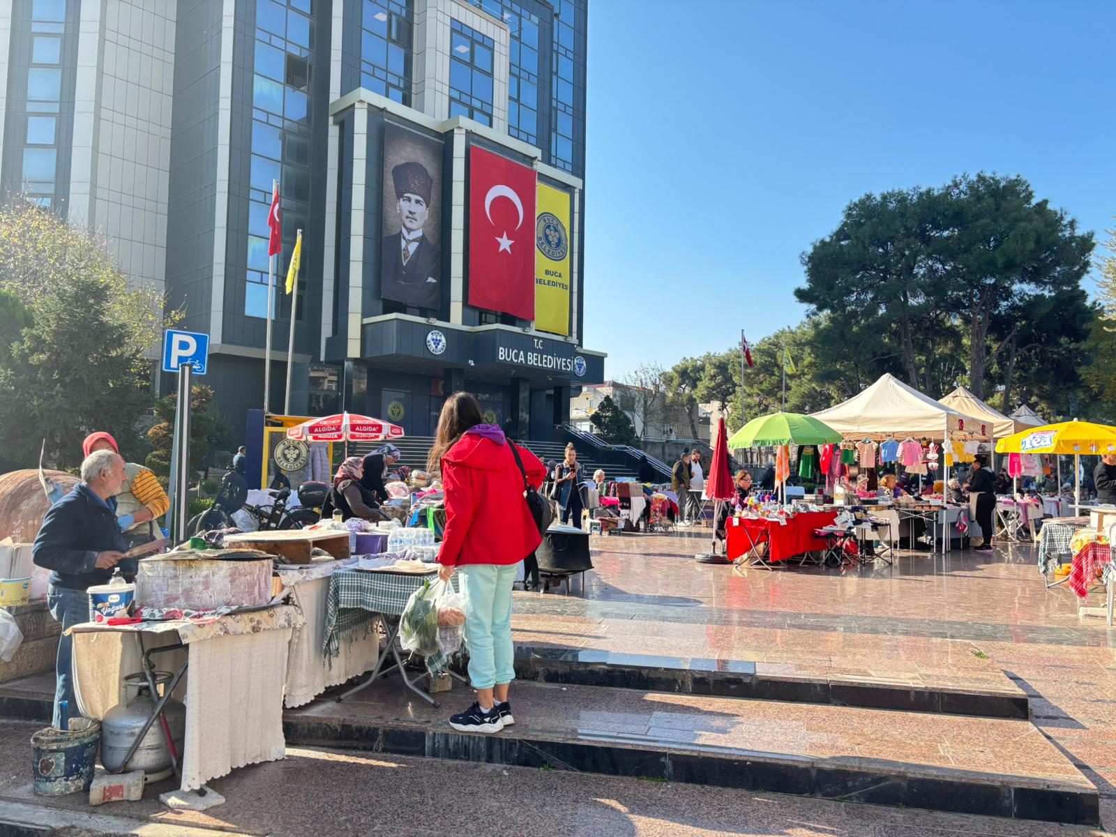 Direnen Isciler Cekildi Alan Pazara Dondu (1)