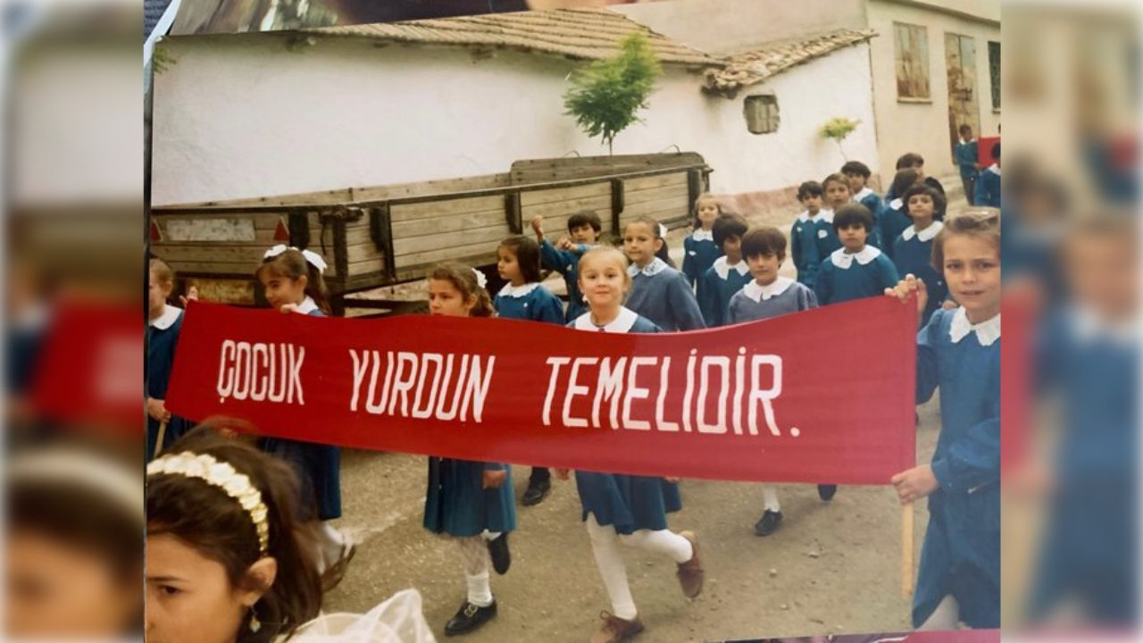 Gulsah Durbayin Cocukluk Fotografi Ortaya Cikti (1)