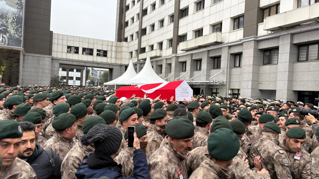 Kahraman Sehit Polisimiz Emre Albayrak Icin Istanbulda Toren Duzenlendi