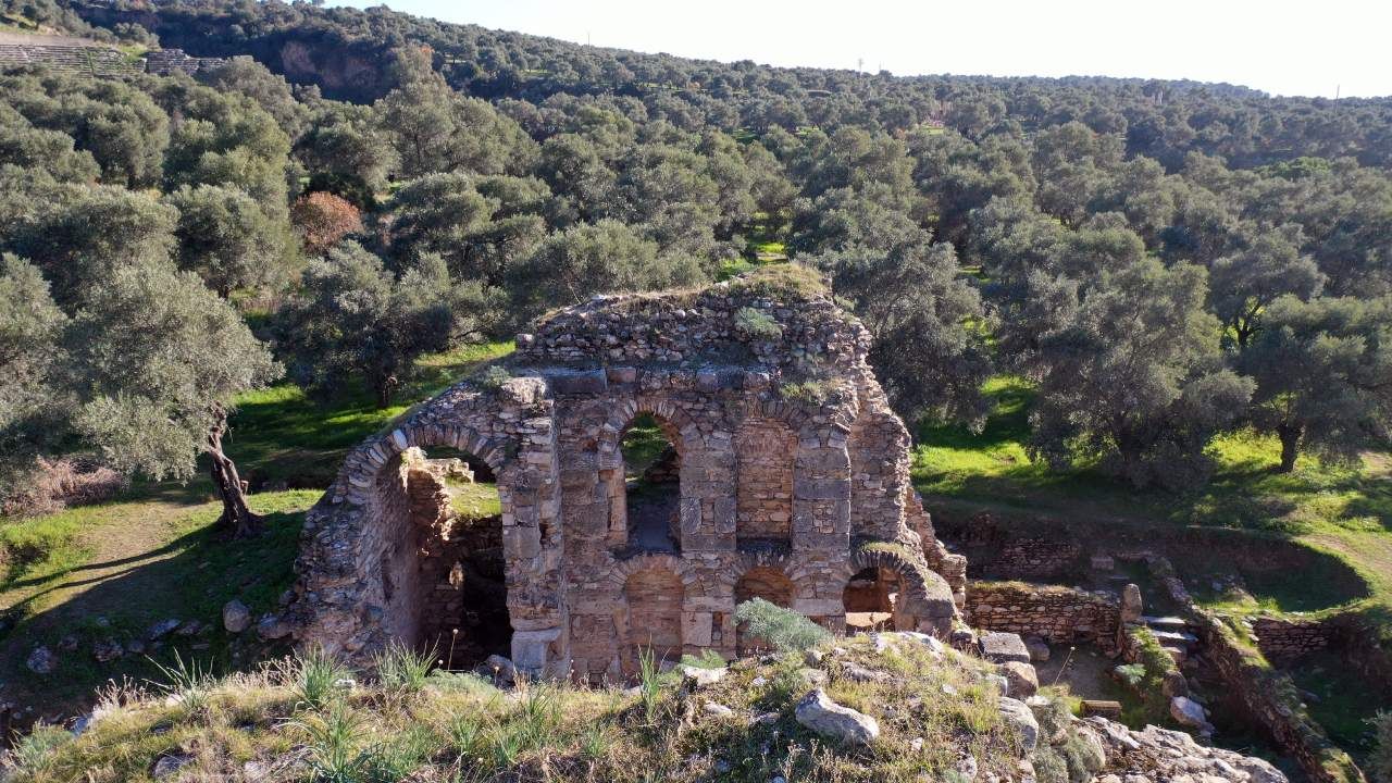 Nysada Nysa’da kütüphaneye çıkan 1800 yıllık merdiven gün yüzüne çıkarıldı ...