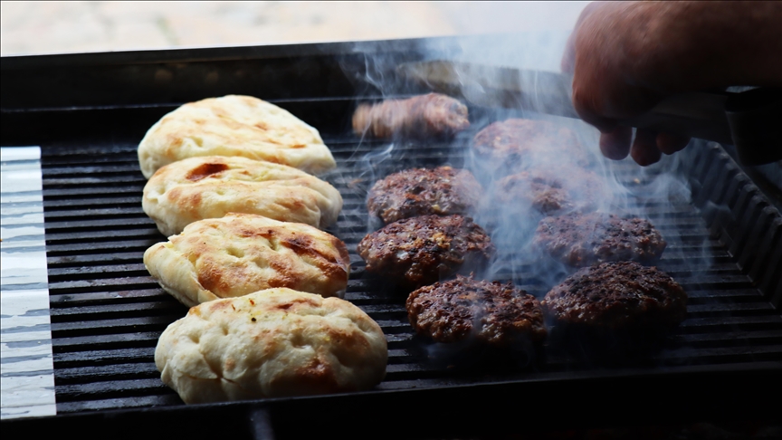 Sar Daglarindan Sofralara Kuzey Makedonyanin Meshur Kasarli Koftesi Sarska (1)