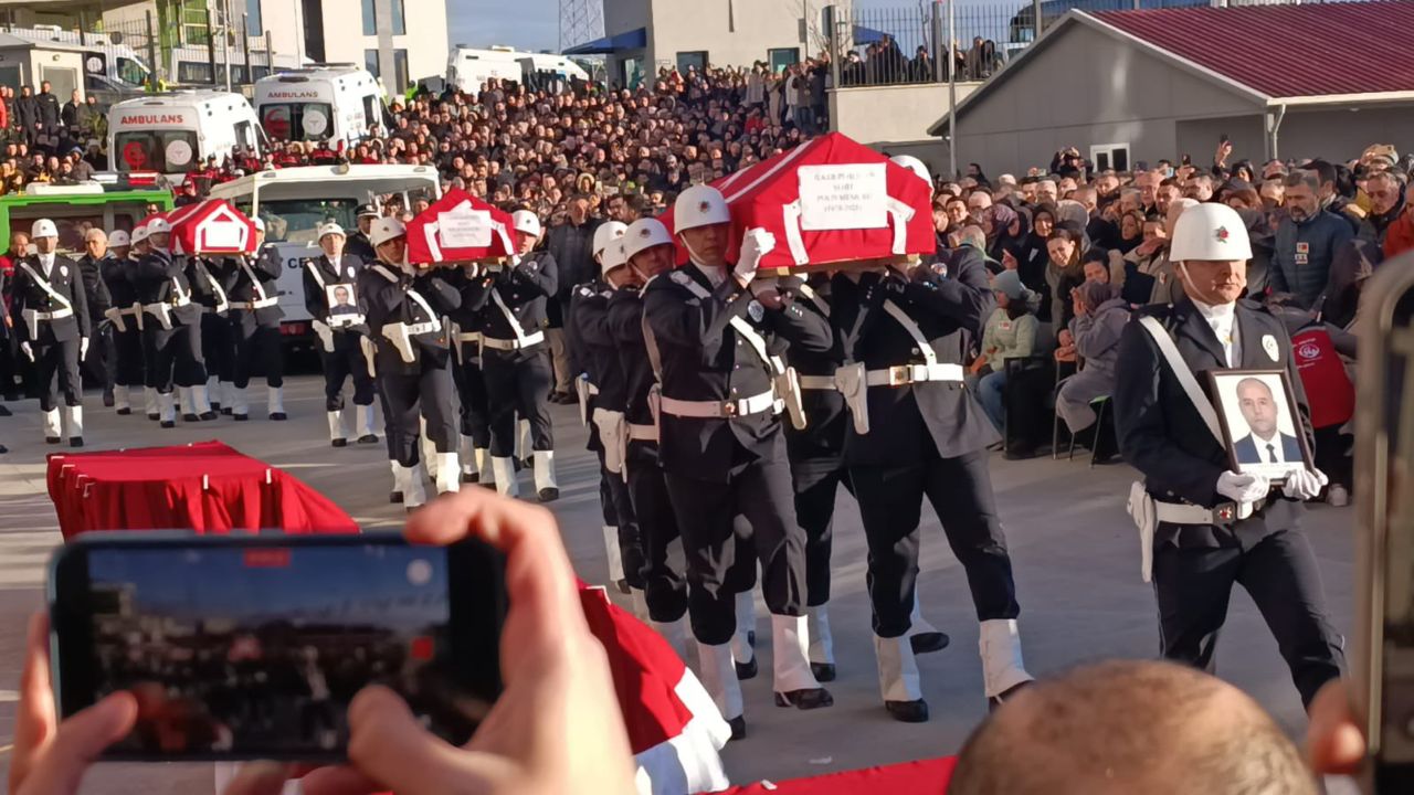 Turkiye Sehitlerini Ugurluyor Yalovada Uc Sehit Icin Toren Duzenleniyor