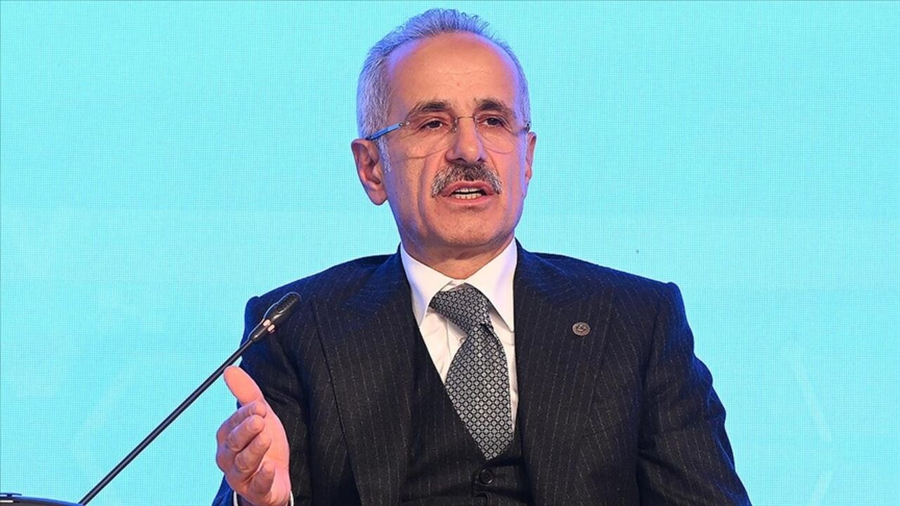 Bakan Uraloglu Paylasti Izmire 2025Te 52 Milyarlik Ulasim Yatirimi