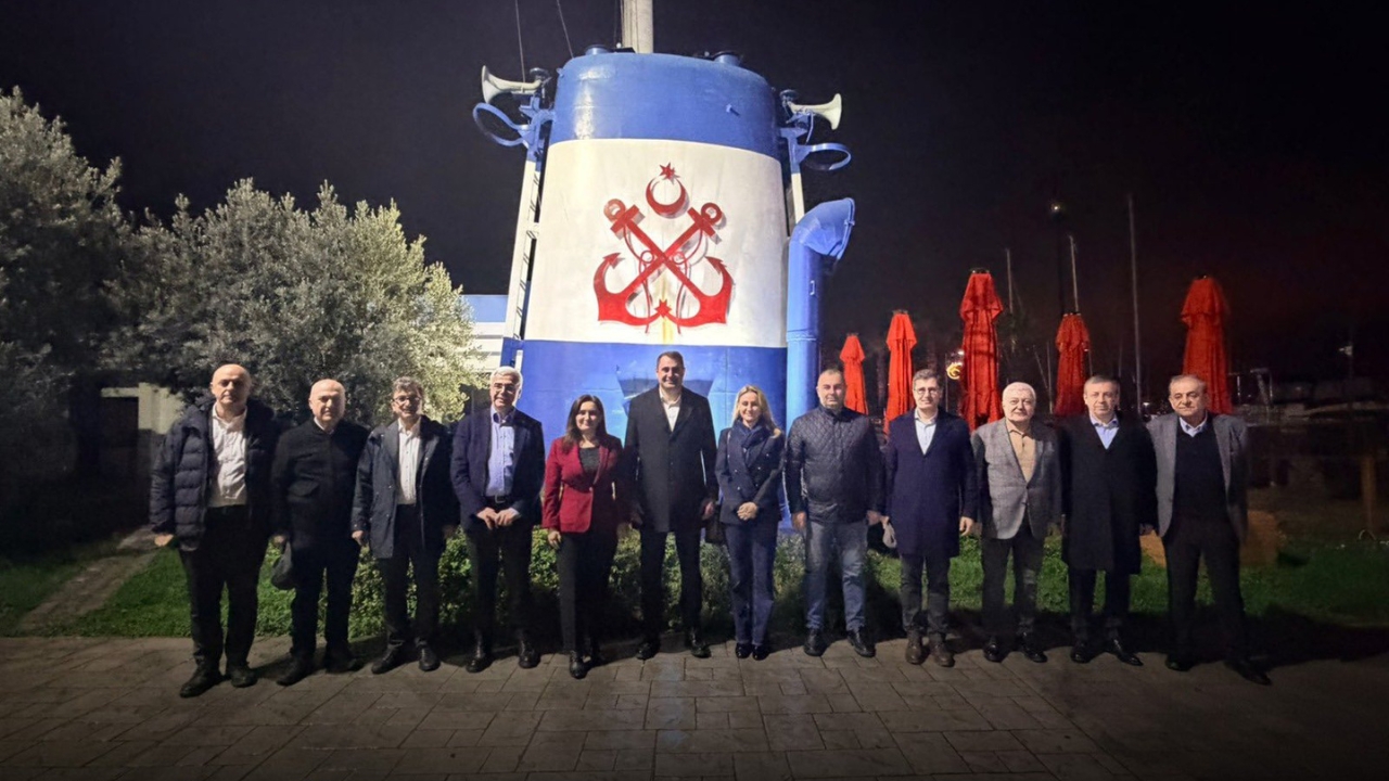 Chp İzmir’de Büyük Buluşma Güç Ve Milletvekilleri Toplantı Yaptı