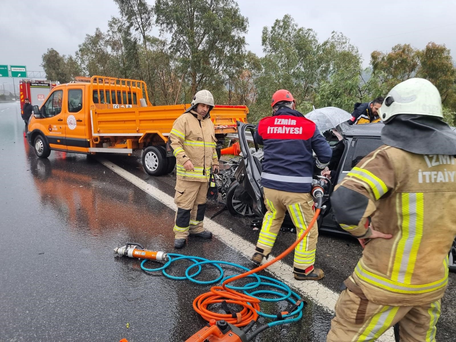 Izmir Cevre Yolunda Feci Olay 4 Arac Kazaya Karisti (1)