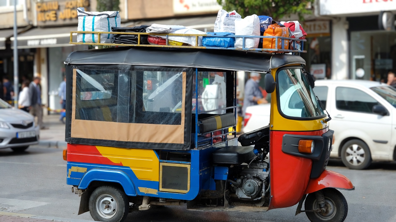 Izmirde Tartisma Buyuyor Tuk Tuk Nedir Guvenli Mi Tuk Tuk Izmire Gelecek Mi (2)