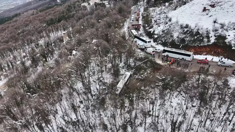 Kocaelide Belediye Otobusu Devrildi Cok Sayida Yarali Var-1
