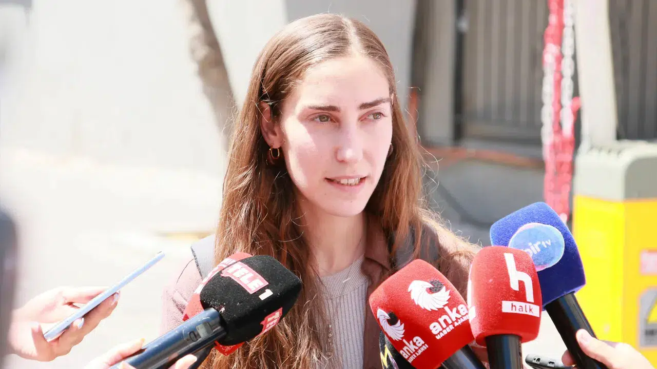 Tunc Soyerin Kizi Kim Defne Soyer Kimdir